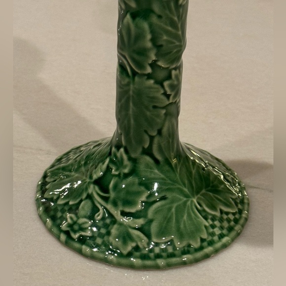 Bordallo Pinhiero Green Ivy Vintage 9 inch Candleholder - Picture 2 of 7